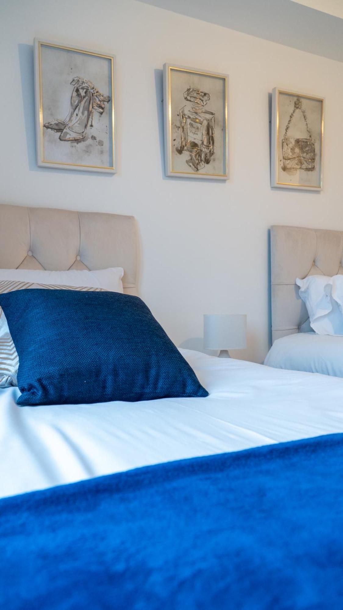 Апартаменты Lovely 2 Bed Penthouse In Loughton Central Location Экстерьер фото
